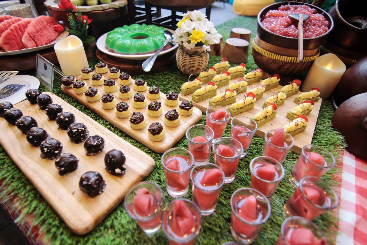 Buffet Service 1